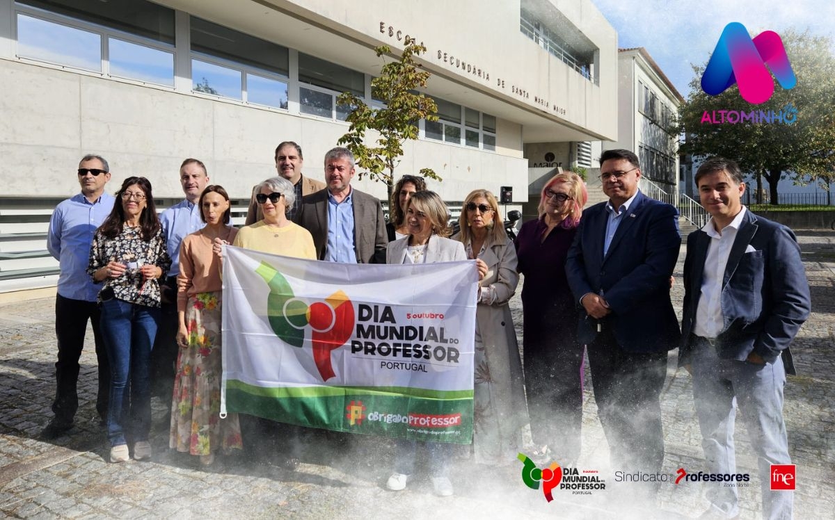 Hasteamento da bandeira do Dia Mundial do Professor em Viana do Castelo
